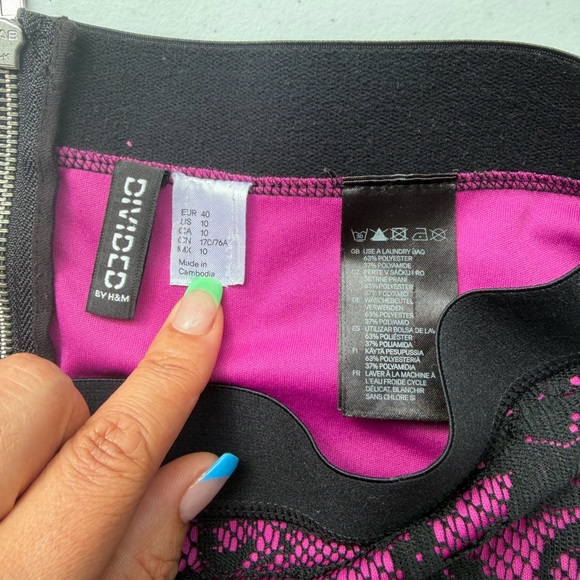 Divided Black Lace Overlay Magenta Mini Skirt - Picture 6 of 6